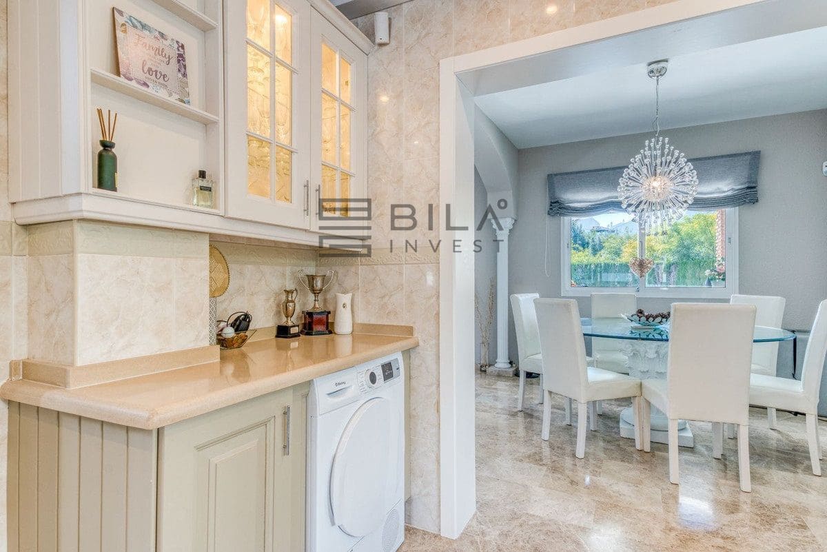 4 Zimmer Villa zu verkaufen in Calahonda mit Pool Garage - 1.450.000 € (Ref: 9823807)