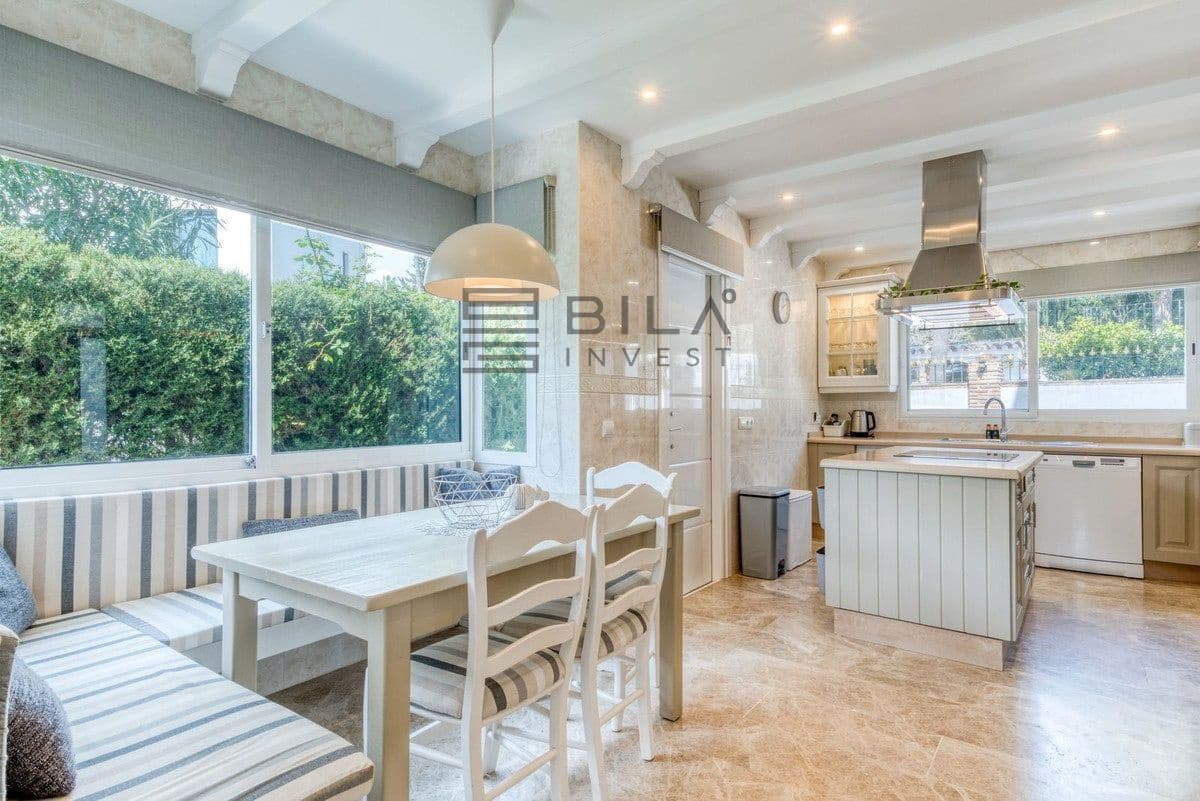 4 Zimmer Villa zu verkaufen in Calahonda mit Pool Garage - 1.450.000 € (Ref: 9823807)