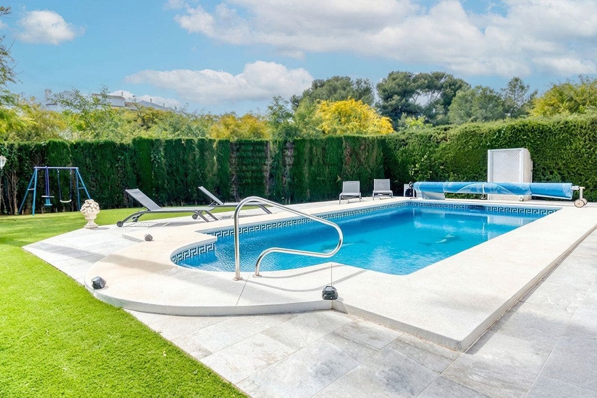 4 Zimmer Villa zu verkaufen in Calahonda mit Pool Garage - 1.450.000 € (Ref: 9823807)