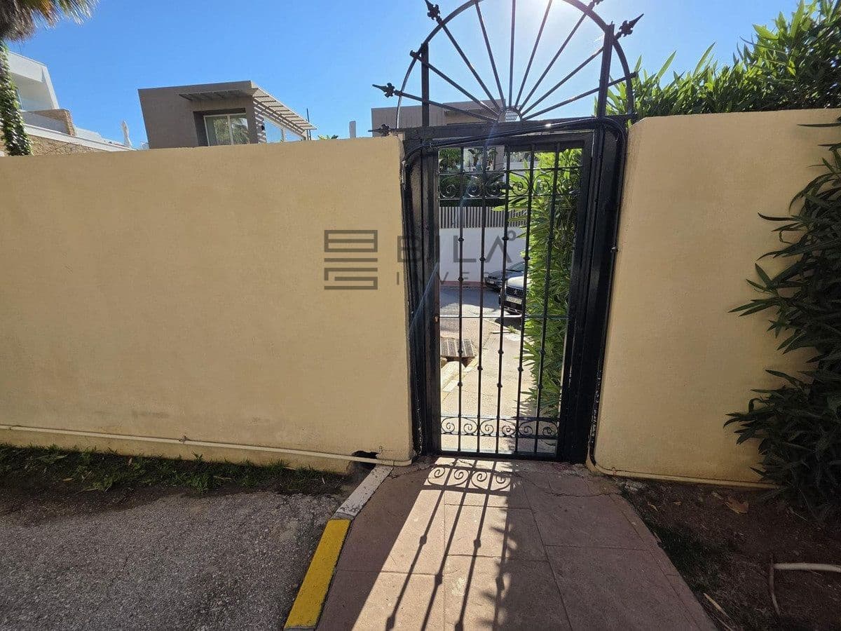 2 bedroom Flat for sale in Riviera del Sol with pool garage - € 295,000 (Ref: 9823809)