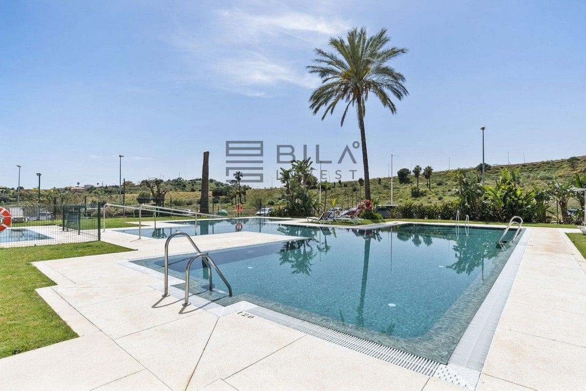 2 bedroom Flat for sale in La Cala de Mijas with pool garage - € 319,000 (Ref: 9823812)