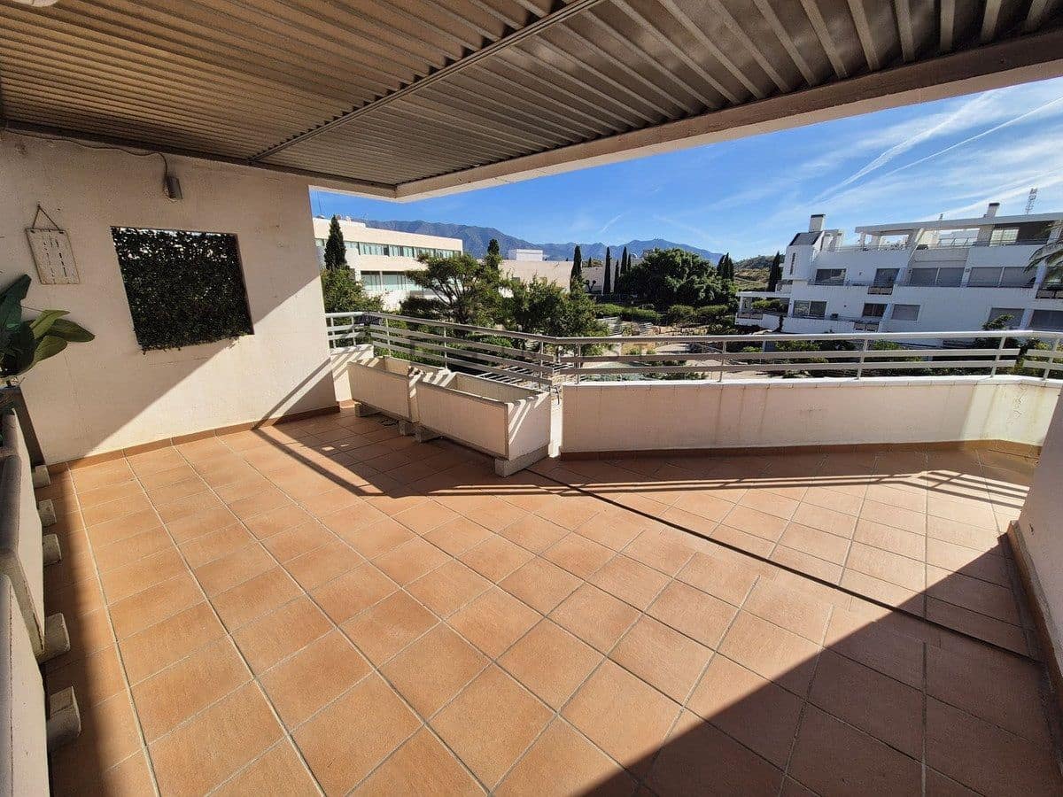 2 bedroom Flat for sale in La Cala de Mijas with pool garage - € 319,000 (Ref: 9823812)
