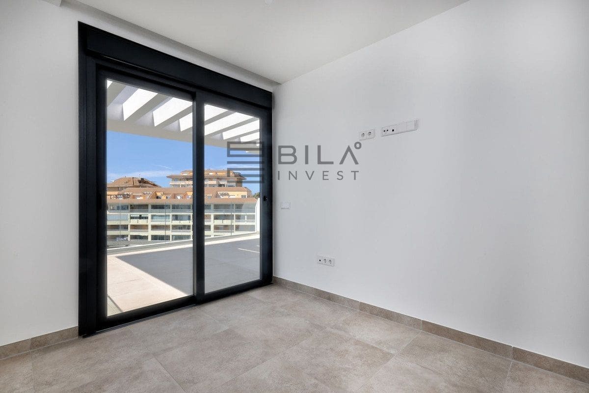 2 slaapkamer Penthouse te koop in Fuengirola met zwembad - € 675.000 (Ref: 9823956)