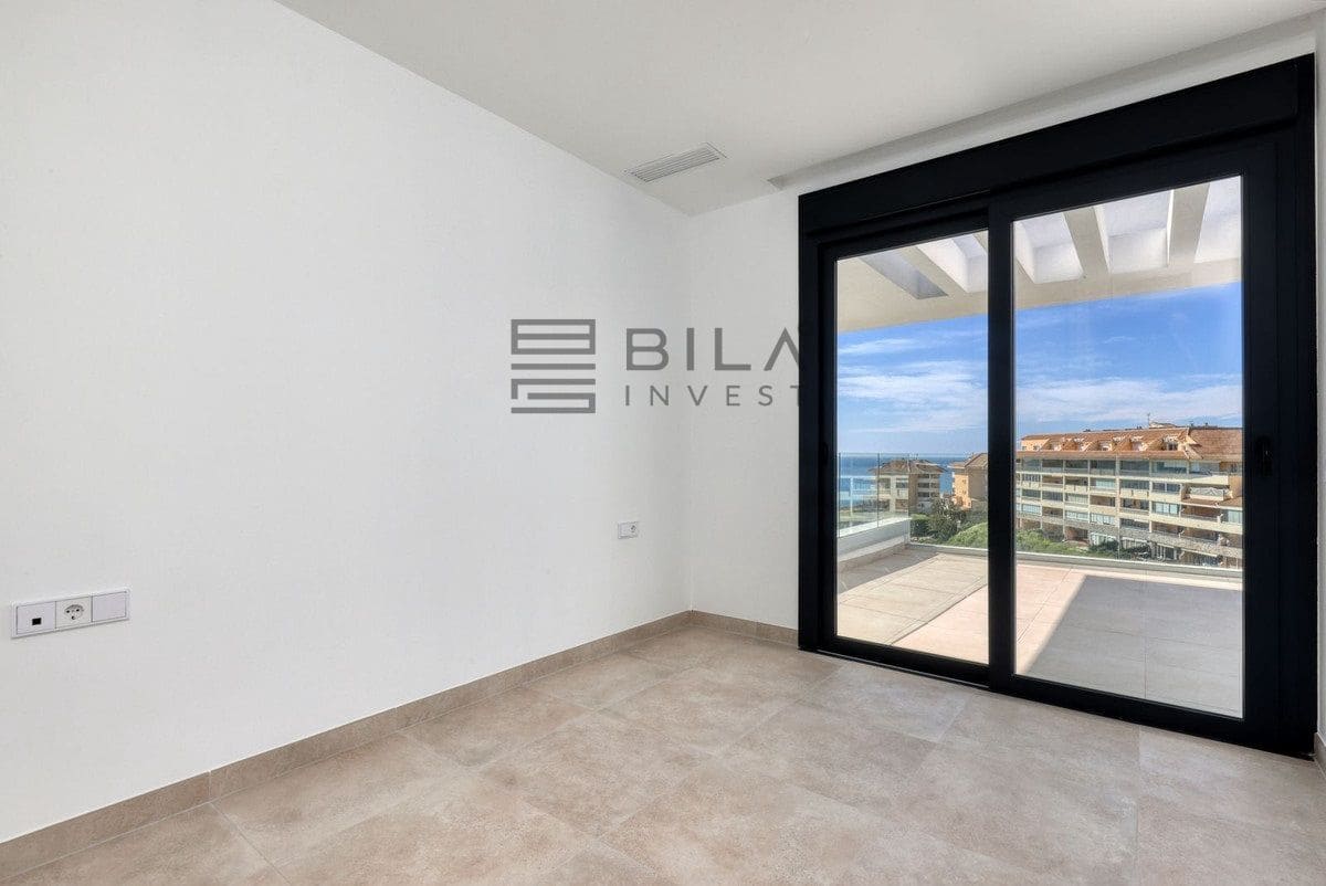 2 slaapkamer Penthouse te koop in Fuengirola met zwembad - € 675.000 (Ref: 9823956)