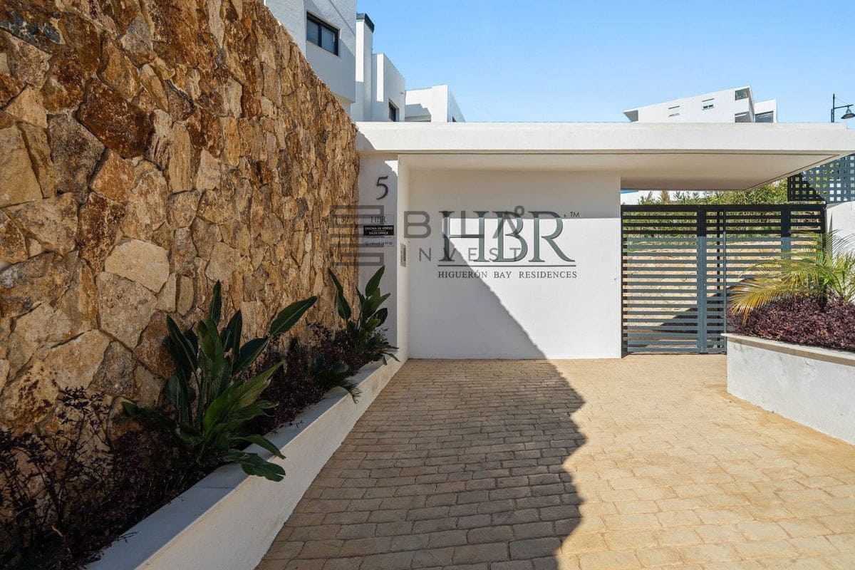 2 slaapkamer Penthouse te koop in Fuengirola met zwembad - € 675.000 (Ref: 9823956)