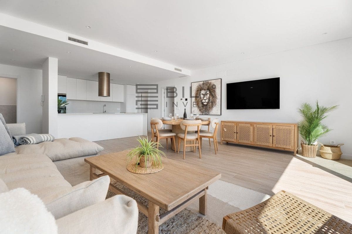 4 bedroom Flat for sale in La Cala de Mijas with pool garage - € 949,000 (Ref: 9823958)