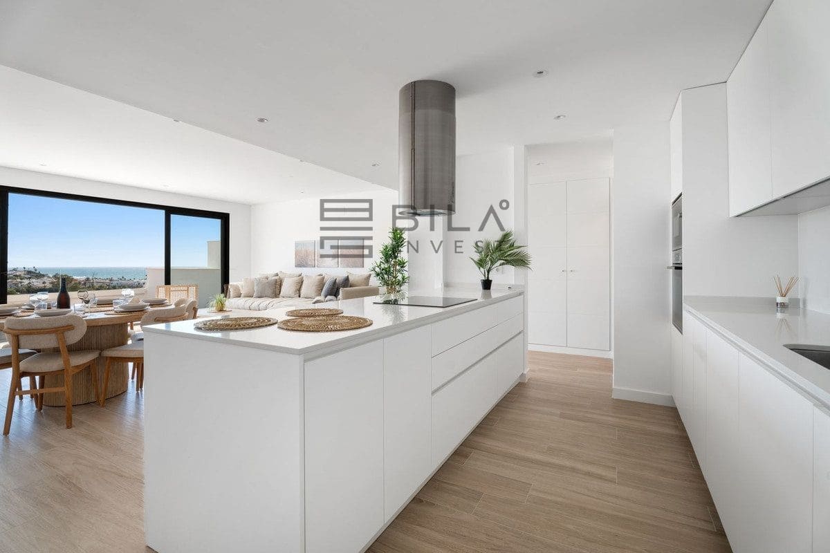 4 bedroom Flat for sale in La Cala de Mijas with pool garage - € 949,000 (Ref: 9823958)