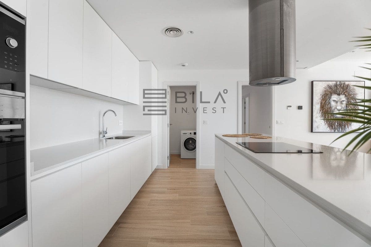 4 bedroom Flat for sale in La Cala de Mijas with pool garage - € 949,000 (Ref: 9823958)