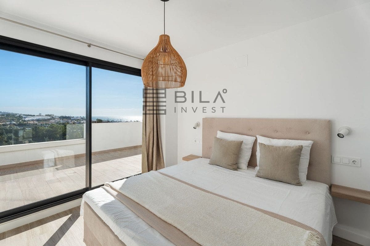 4 bedroom Flat for sale in La Cala de Mijas with pool garage - € 949,000 (Ref: 9823958)