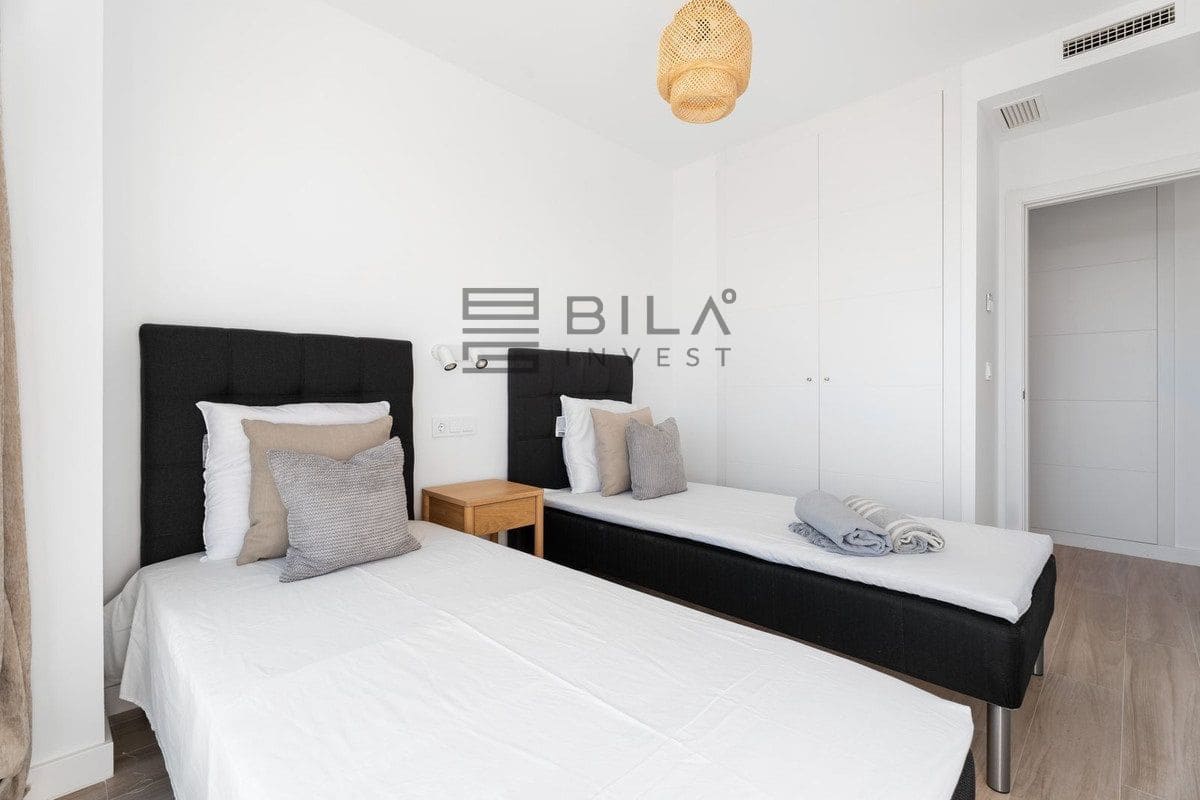 4 bedroom Flat for sale in La Cala de Mijas with pool garage - € 949,000 (Ref: 9823958)