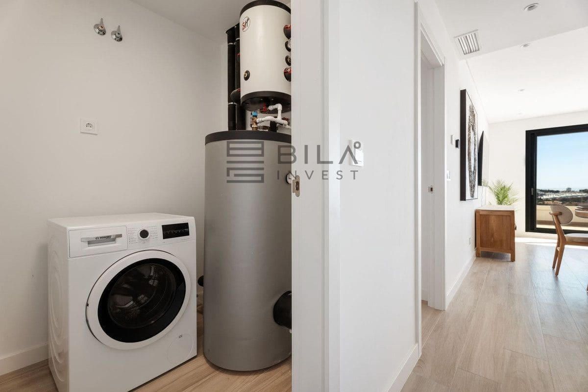4 bedroom Flat for sale in La Cala de Mijas with pool garage - € 949,000 (Ref: 9823958)