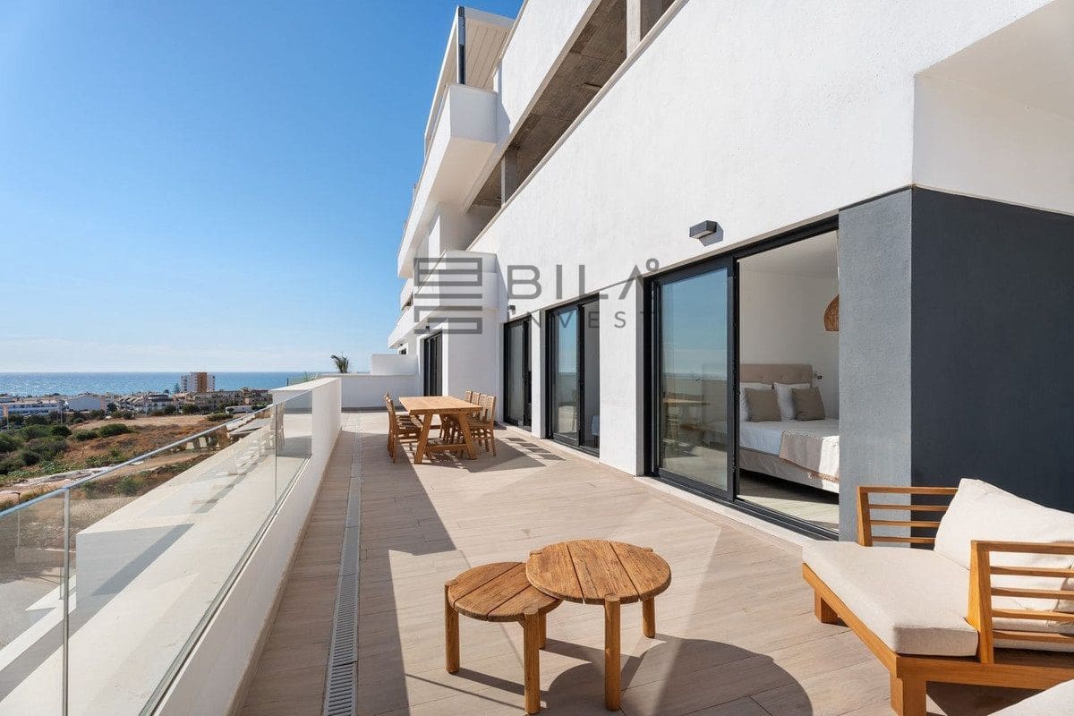 4 bedroom Flat for sale in La Cala de Mijas with pool garage - € 949,000 (Ref: 9823958)