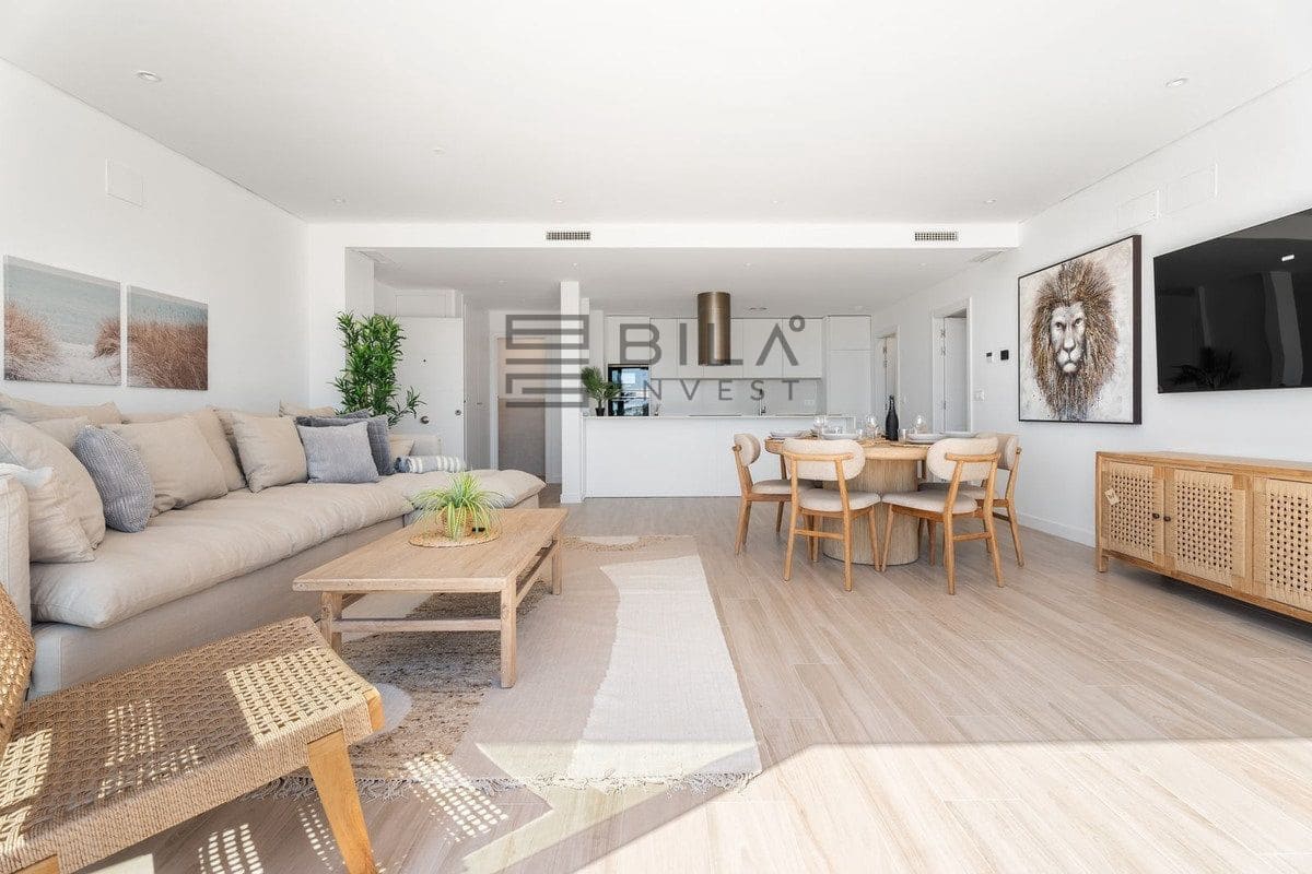 4 bedroom Flat for sale in La Cala de Mijas with pool garage - € 949,000 (Ref: 9823958)