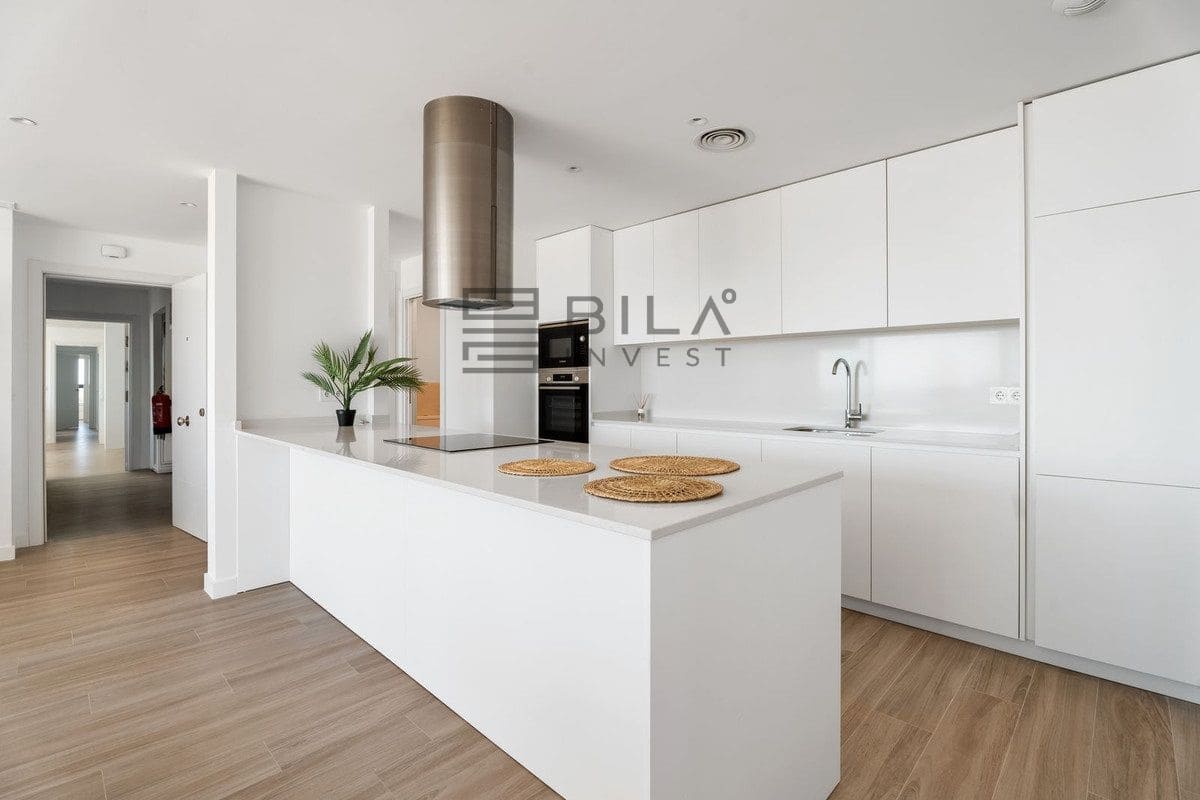 4 bedroom Flat for sale in La Cala de Mijas with pool garage - € 949,000 (Ref: 9823958)