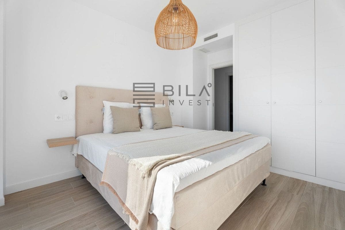 4 bedroom Flat for sale in La Cala de Mijas with pool garage - € 949,000 (Ref: 9823958)