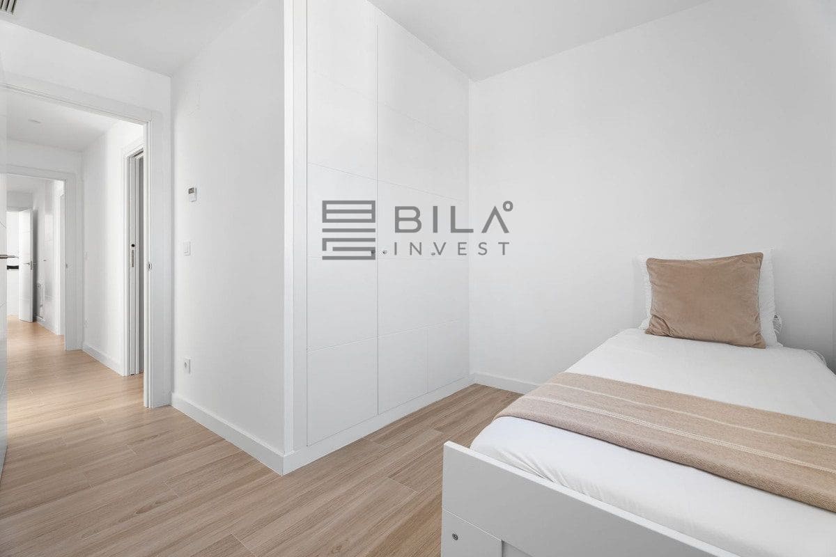 4 bedroom Flat for sale in La Cala de Mijas with pool garage - € 949,000 (Ref: 9823958)