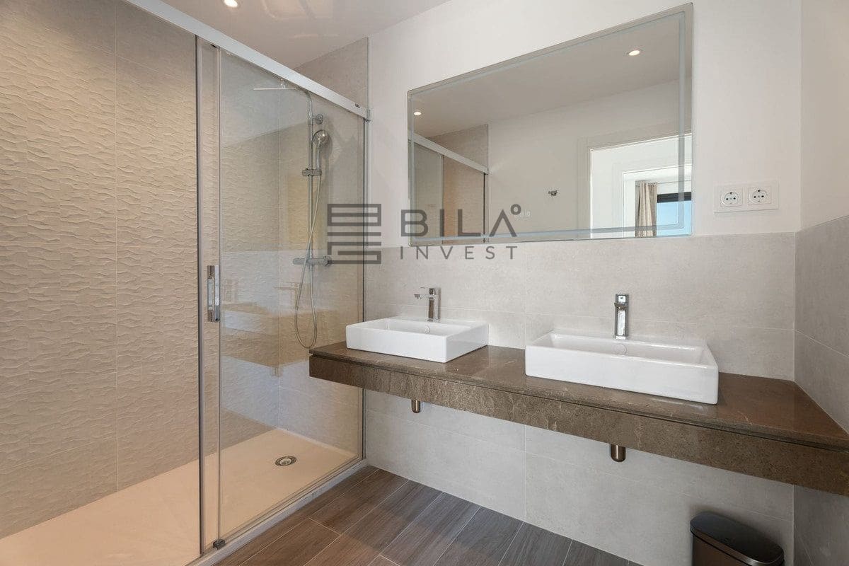 4 bedroom Flat for sale in La Cala de Mijas with pool garage - € 949,000 (Ref: 9823958)