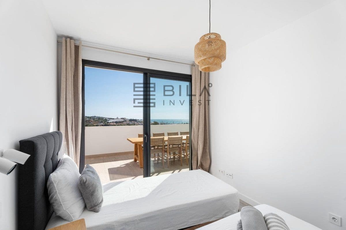 4 bedroom Flat for sale in La Cala de Mijas with pool garage - € 949,000 (Ref: 9823958)