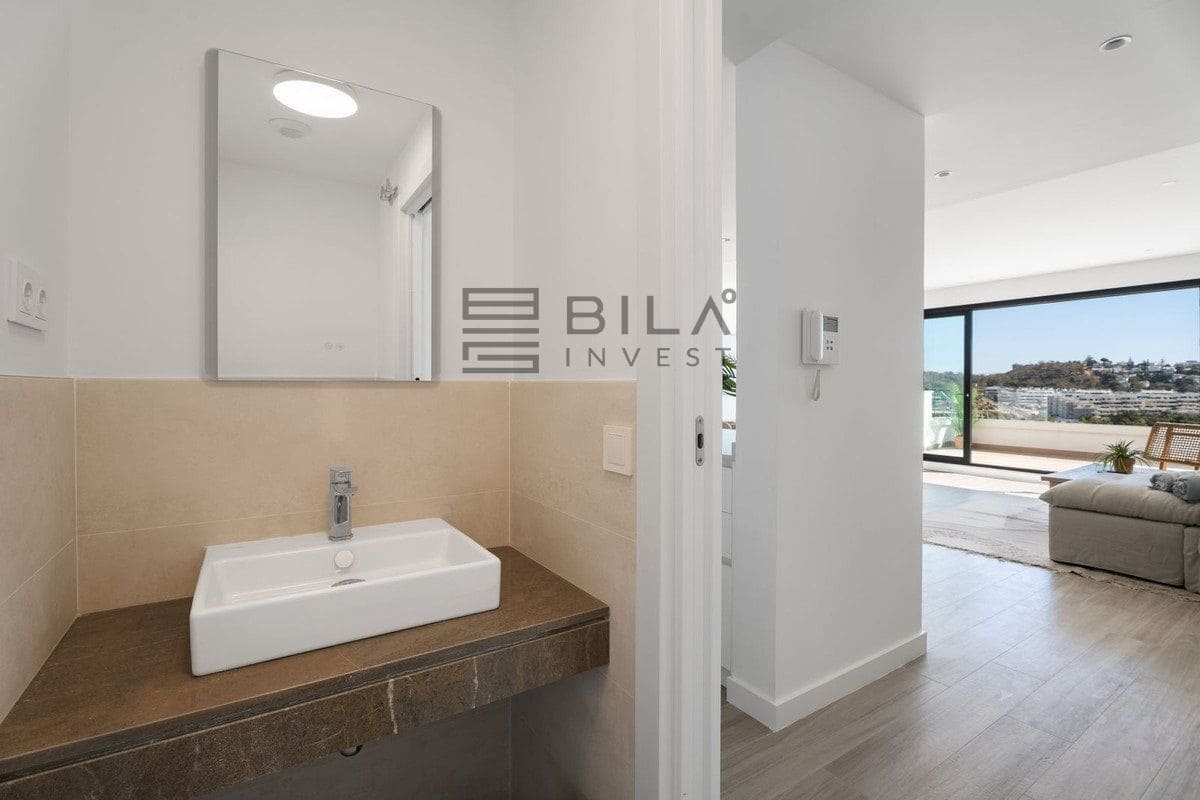 4 bedroom Flat for sale in La Cala de Mijas with pool garage - € 949,000 (Ref: 9823958)