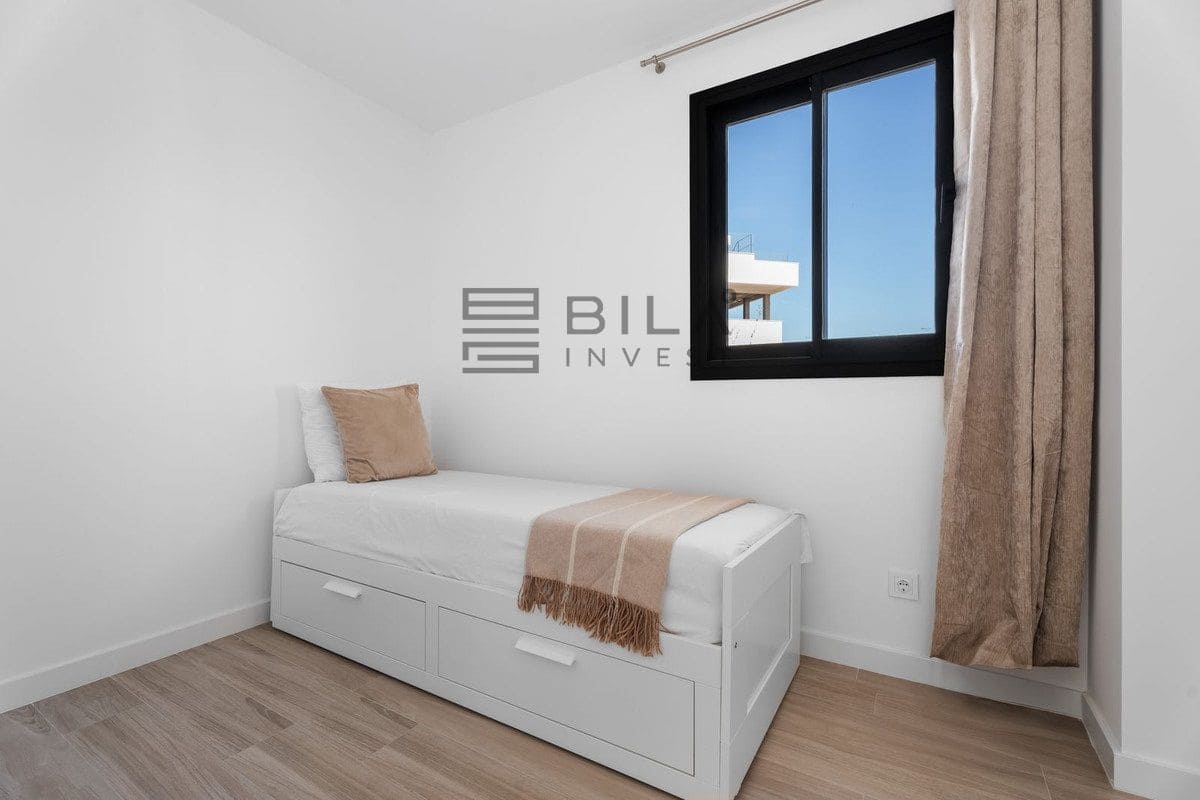 4 bedroom Flat for sale in La Cala de Mijas with pool garage - € 949,000 (Ref: 9823958)