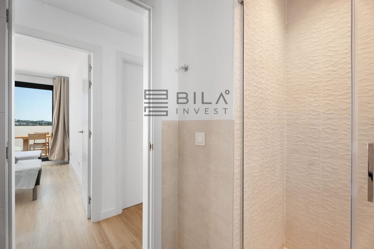 4 bedroom Flat for sale in La Cala de Mijas with pool garage - € 949,000 (Ref: 9823958)