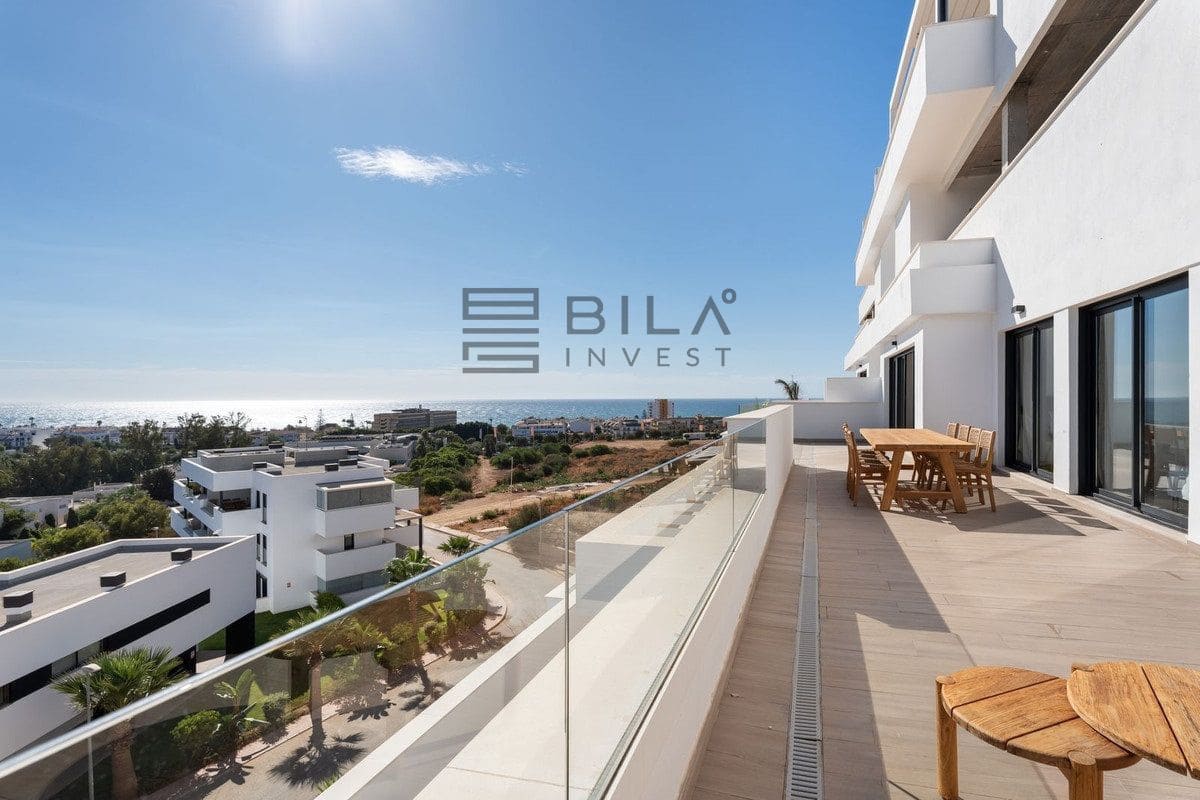 4 bedroom Flat for sale in La Cala de Mijas with pool garage - € 949,000 (Ref: 9823958)