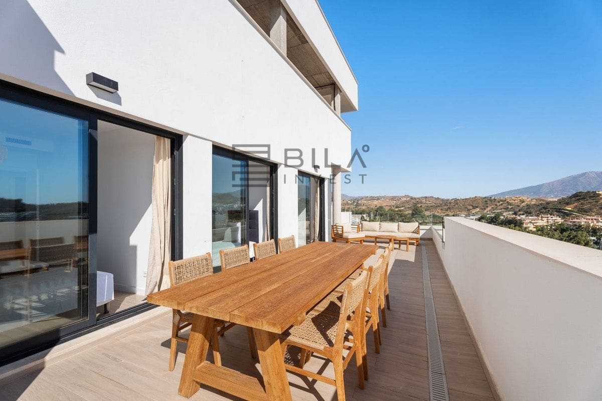 4 bedroom Flat for sale in La Cala de Mijas with pool garage - € 949,000 (Ref: 9823958)