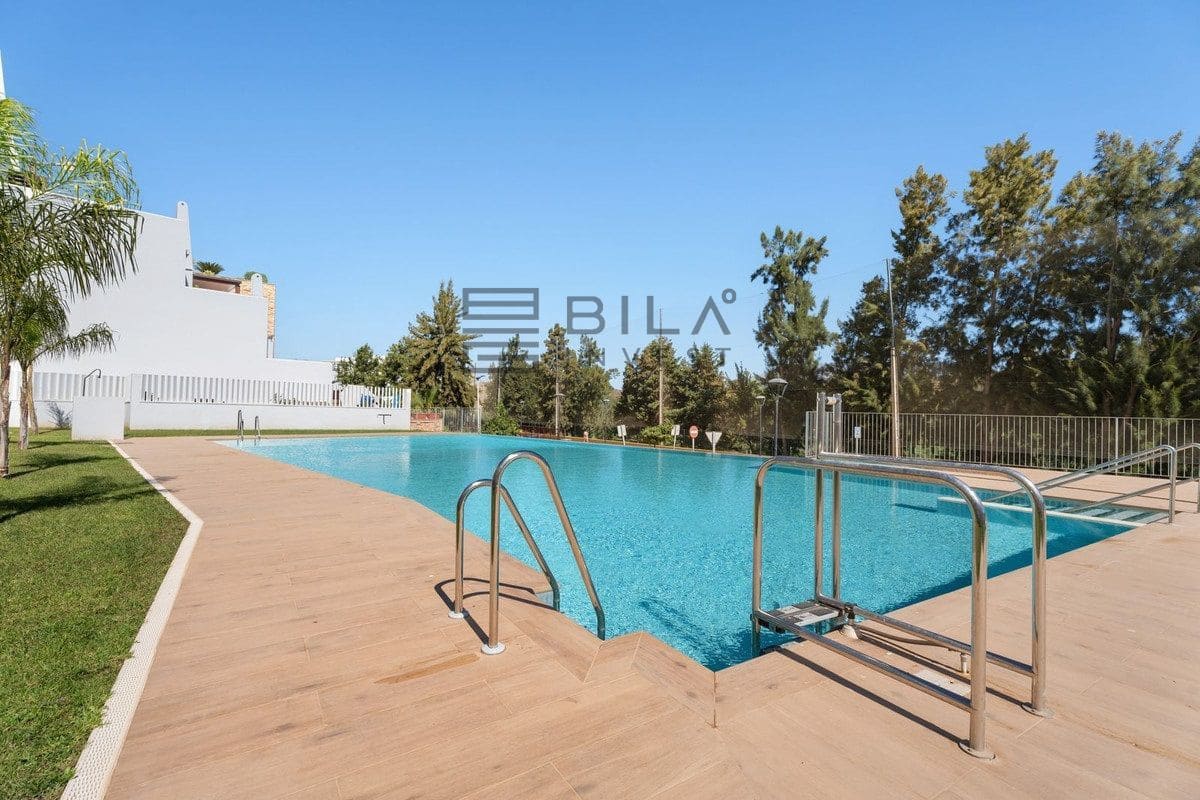 4 bedroom Flat for sale in La Cala de Mijas with pool garage - € 949,000 (Ref: 9823958)