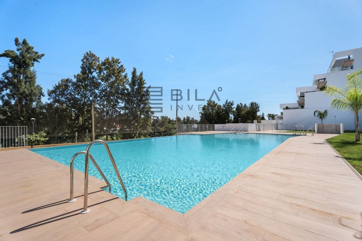 4 bedroom Flat for sale in La Cala de Mijas with pool garage - € 949,000 (Ref: 9823958)