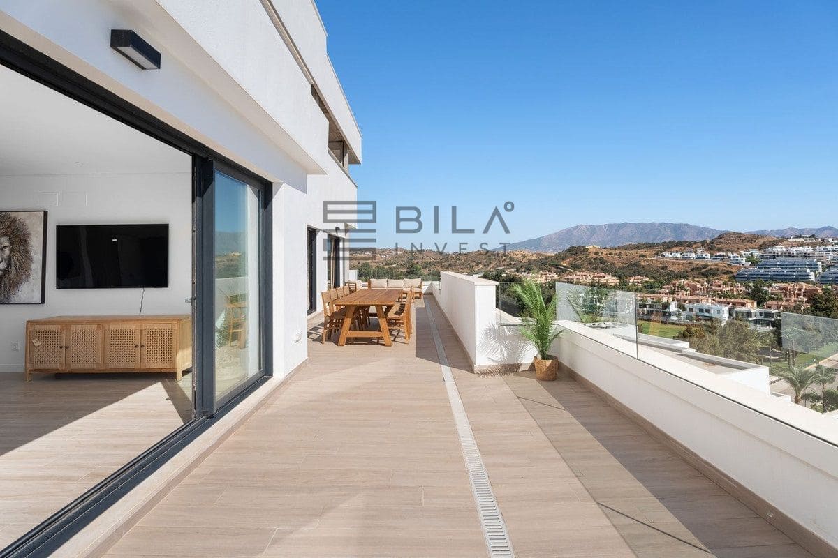 4 bedroom Flat for sale in La Cala de Mijas with pool garage - € 949,000 (Ref: 9823958)