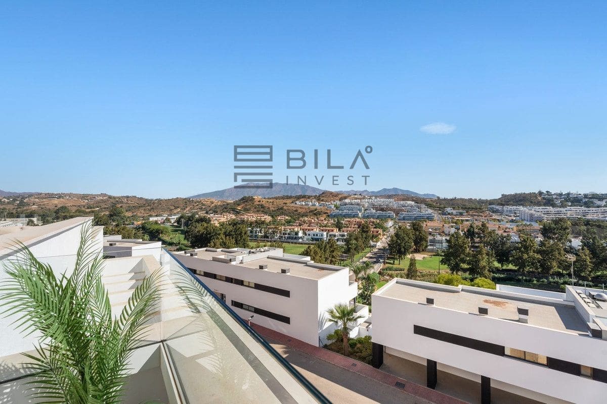 4 bedroom Flat for sale in La Cala de Mijas with pool garage - € 949,000 (Ref: 9823958)