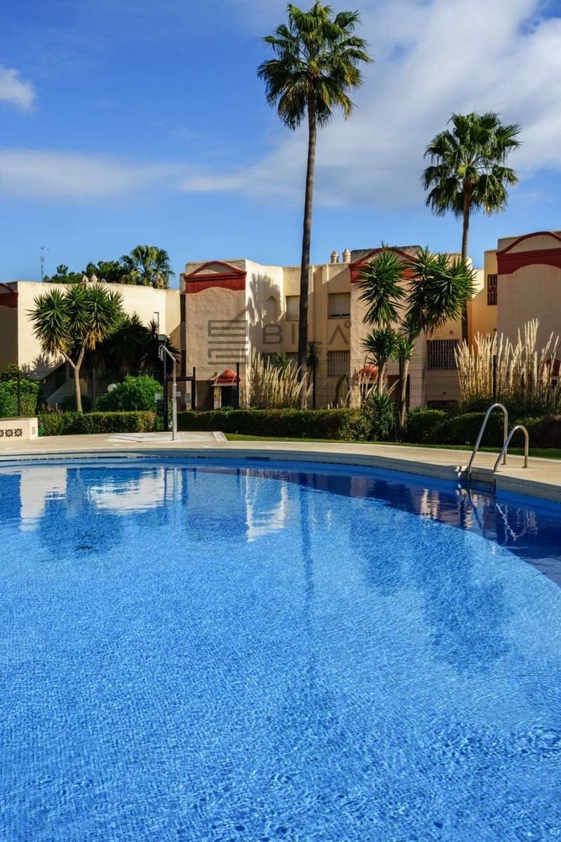 2 chambre Penthouse à vendre à Riviera del Sol avec piscine - 299 500 € (Ref: 9823959)