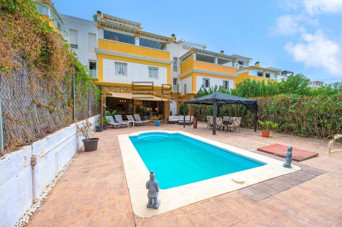 3 slaapkamer Huis te koop in Calahonda met zwembad - € 699.950 (Ref: 9824243)