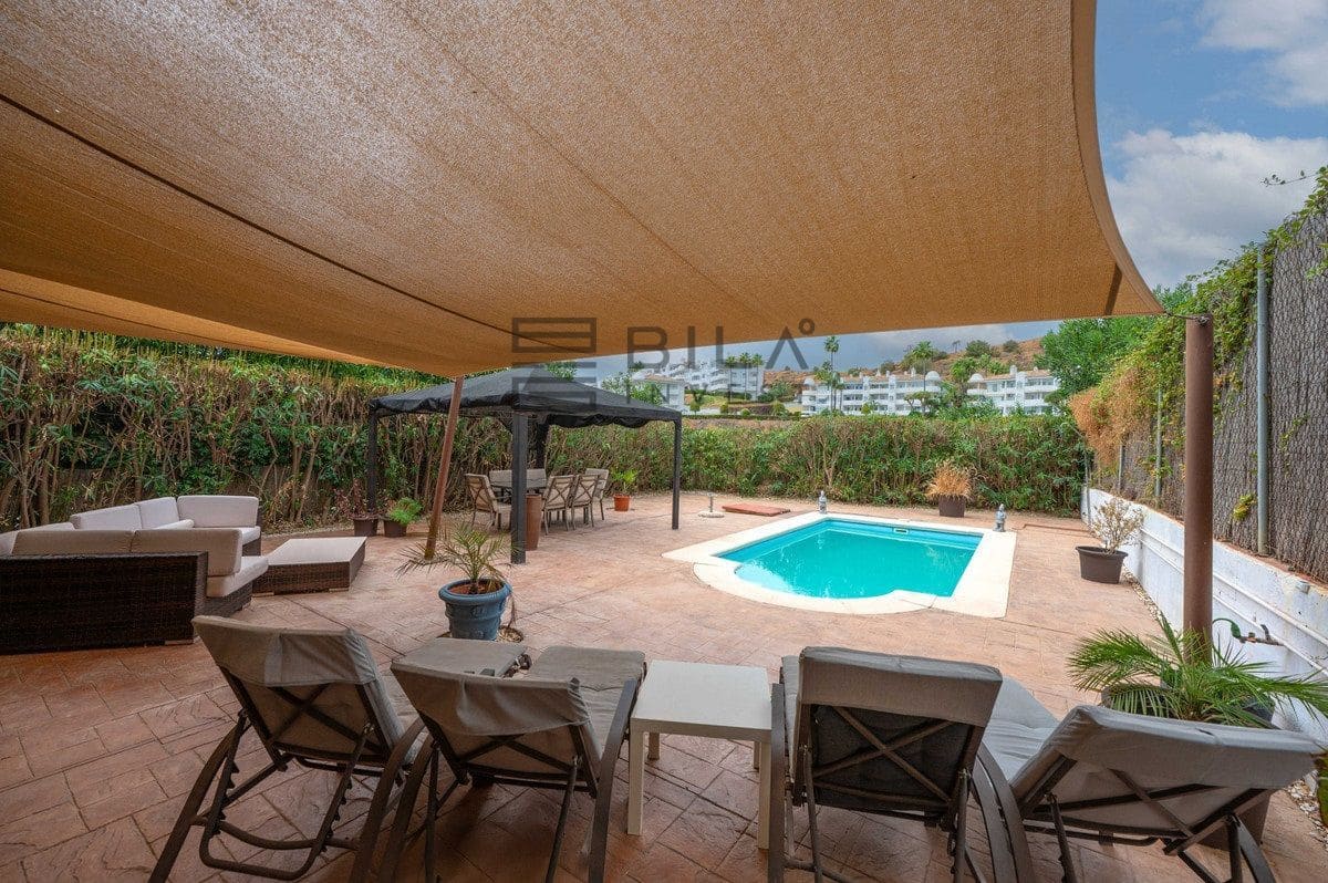 3 slaapkamer Huis te koop in Calahonda met zwembad - € 699.950 (Ref: 9824243)