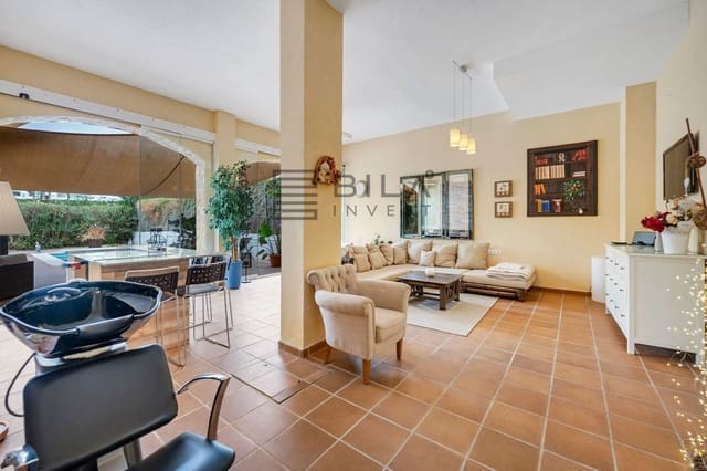 3 slaapkamer Huis te koop in Calahonda, Mijas met zwembad - € 699.950 (Ref: 9824243)