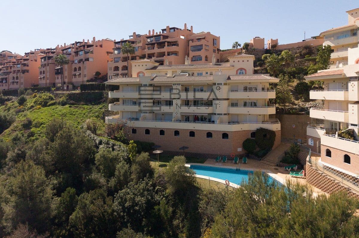 2 slaapkamer Flat te koop in Calahonda met zwembad garage - € 275.000 (Ref: 9826122)
