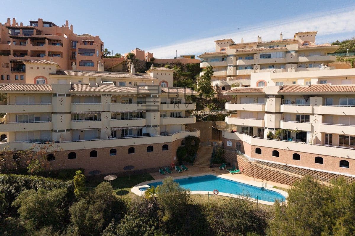 2 slaapkamer Flat te koop in Calahonda met zwembad garage - € 275.000 (Ref: 9826122)