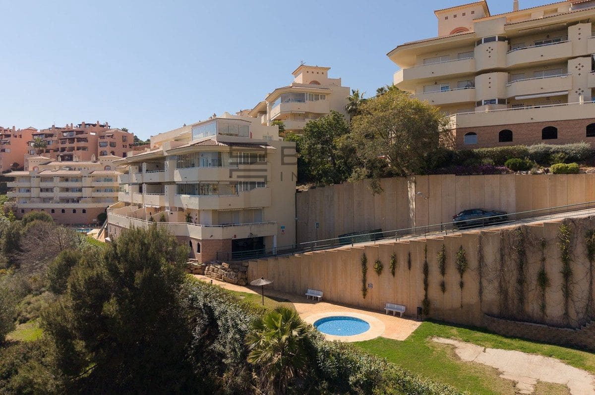 2 slaapkamer Flat te koop in Calahonda met zwembad garage - € 275.000 (Ref: 9826122)