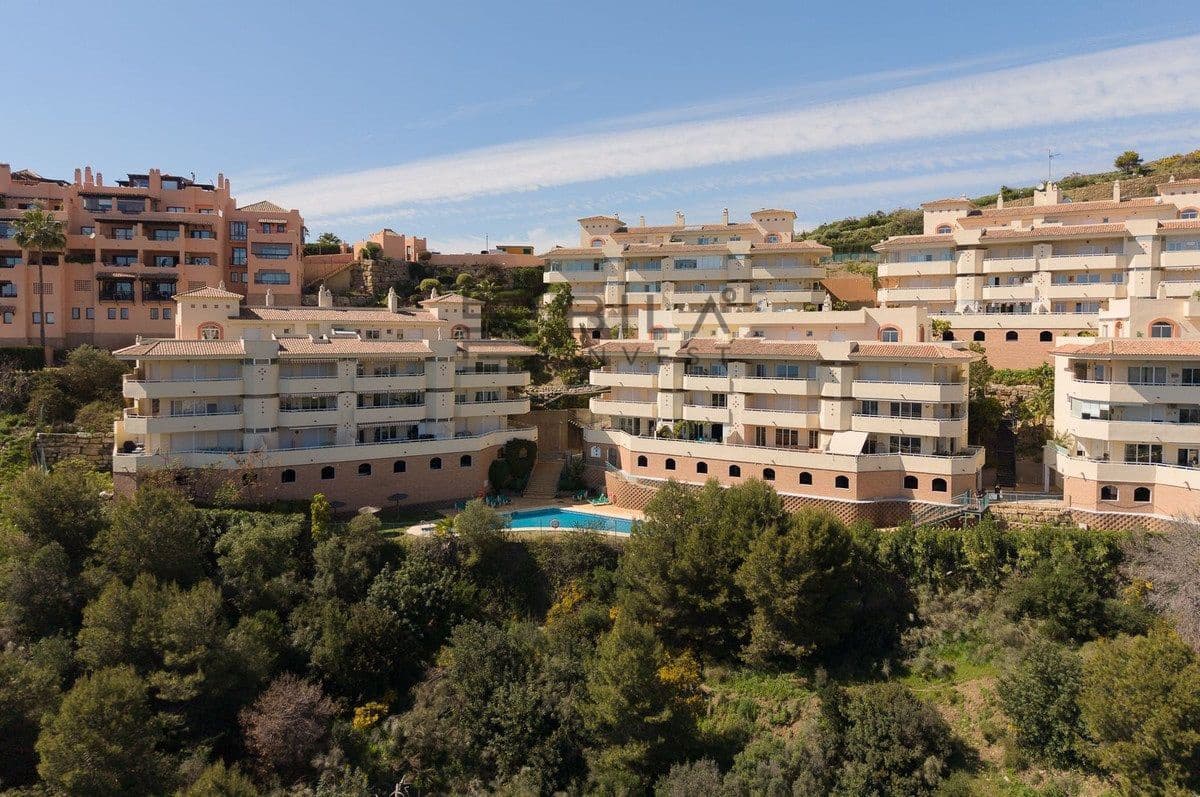 2 slaapkamer Flat te koop in Calahonda met zwembad garage - € 275.000 (Ref: 9826122)