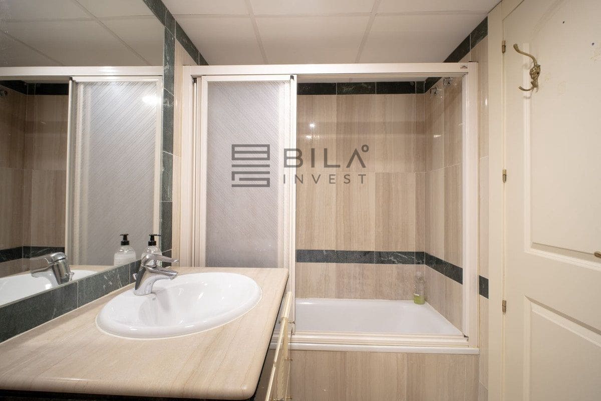 2 soverom Leilighet til salgs i Benalmadena med svømmebasseng garasje - € 450 000 (Ref: 9826128)