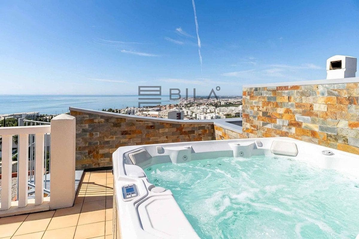 2 slaapkamer Penthouse te koop in Fuengirola met zwembad - € 549.000 (Ref: 9826737)