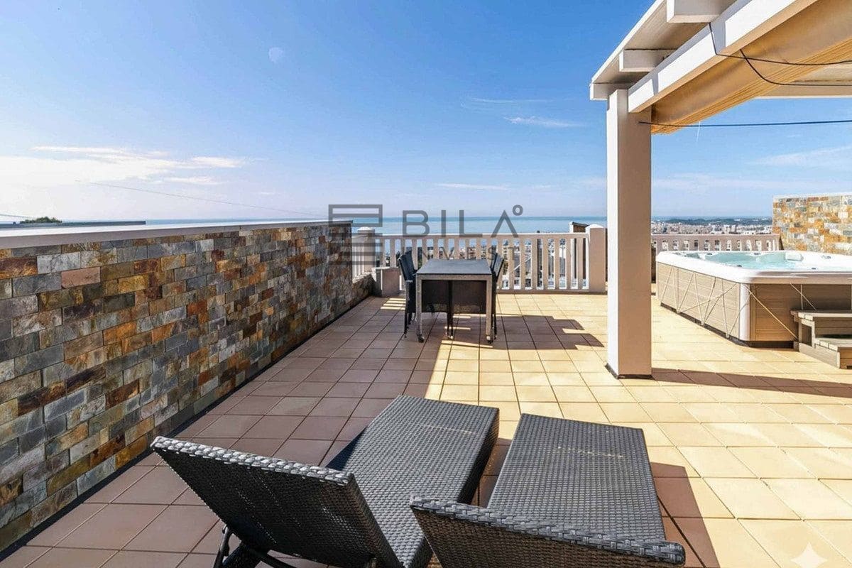 2 slaapkamer Penthouse te koop in Fuengirola met zwembad - € 549.000 (Ref: 9826737)