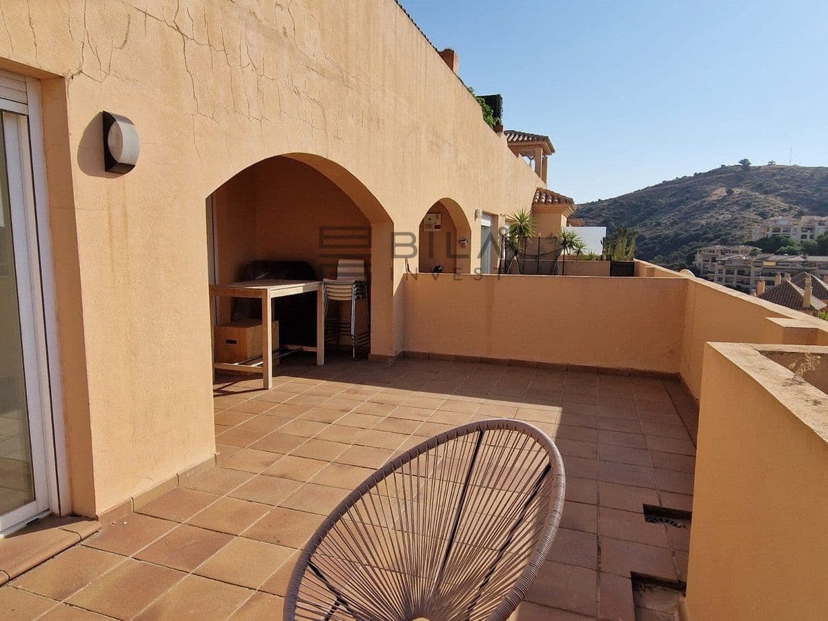 2 bedroom Flat for sale in Calahonda with pool garage - € 339,000 (Ref: 9826738)