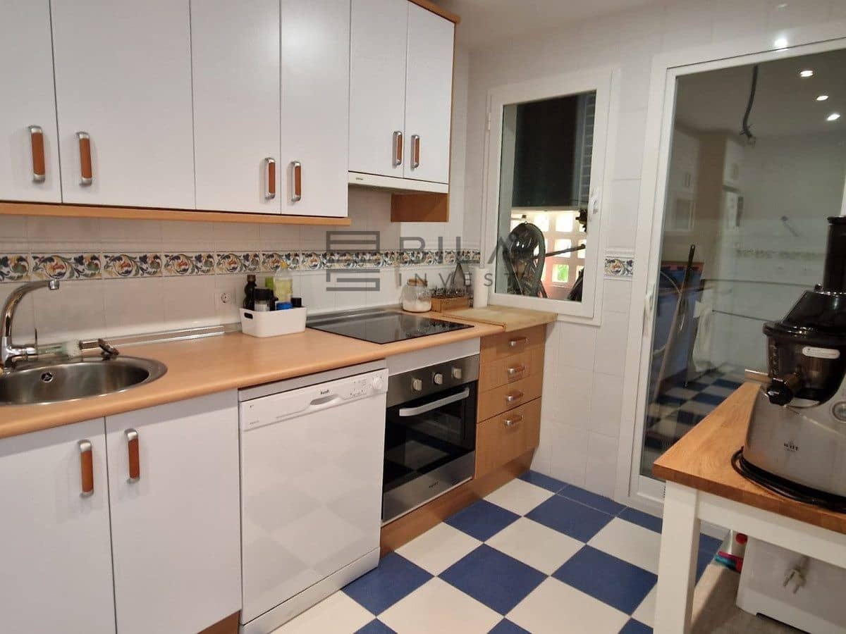 2 bedroom Flat for sale in Calahonda with pool garage - € 339,000 (Ref: 9826738)