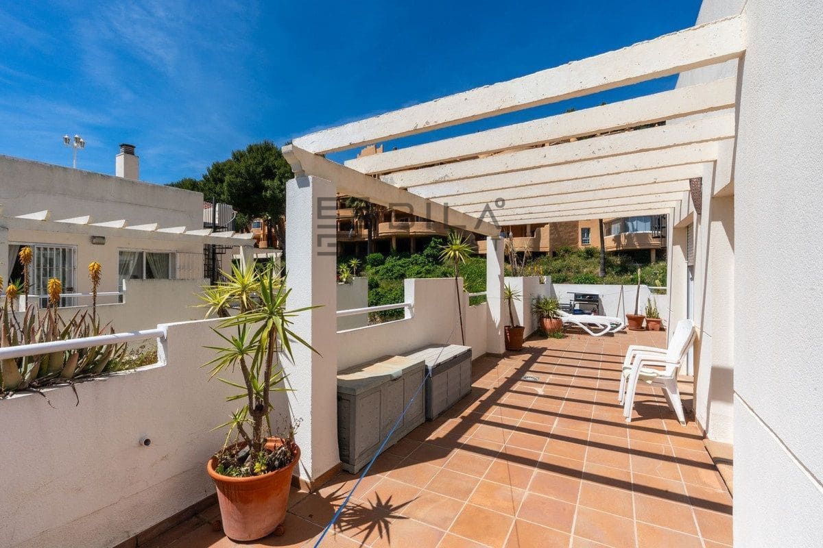 2 slaapkamer Penthouse te koop in Calahonda met zwembad - € 395.000 (Ref: 9828209)