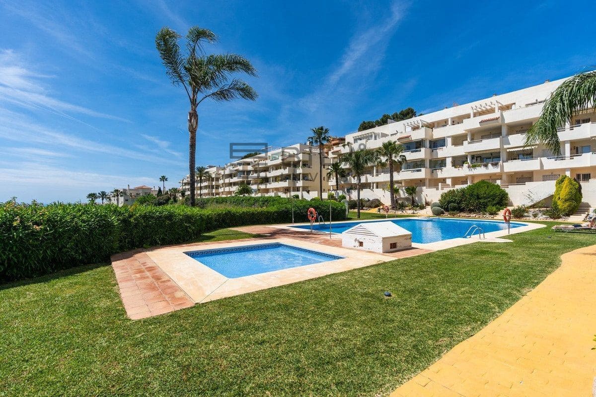 2 slaapkamer Penthouse te koop in Calahonda met zwembad - € 395.000 (Ref: 9828209)