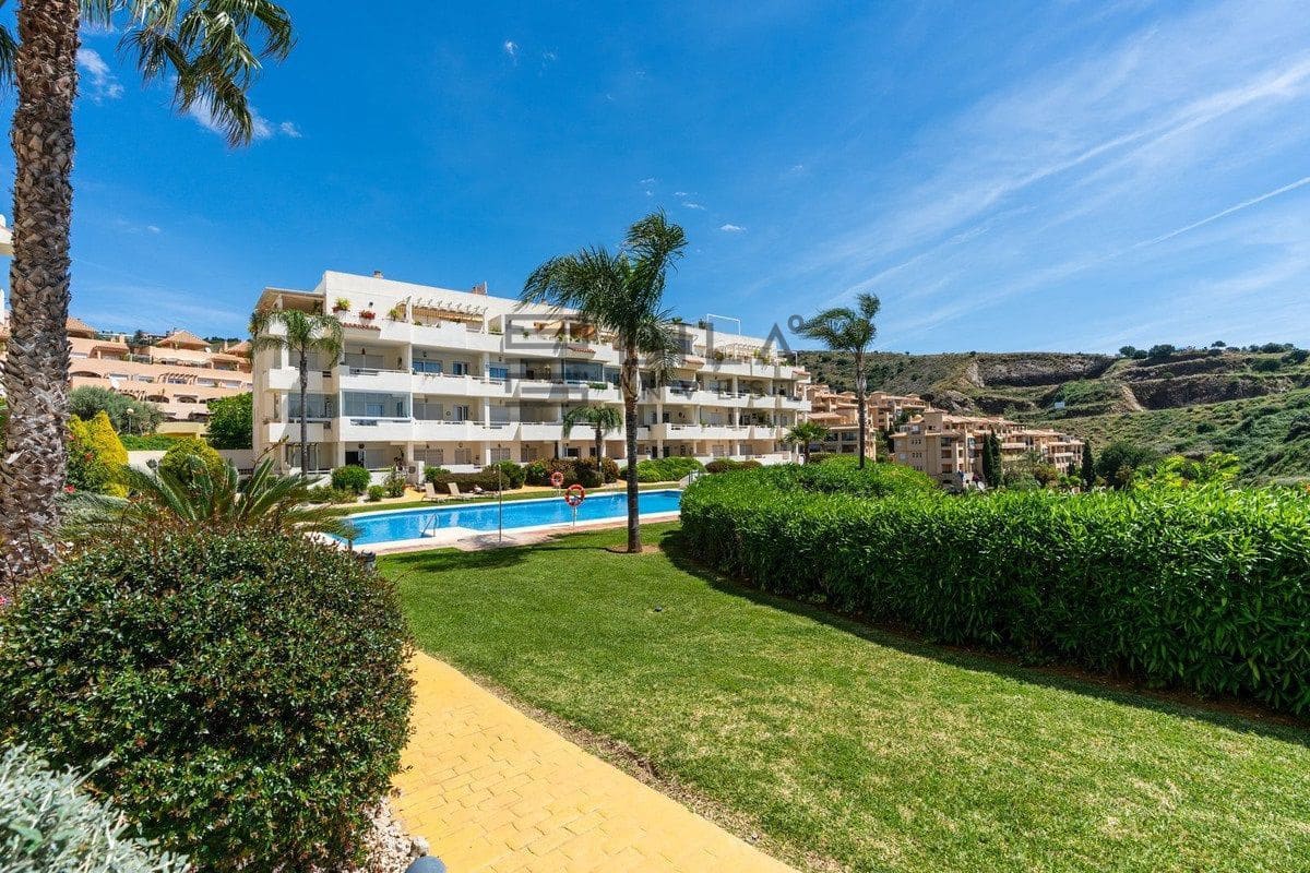 2 slaapkamer Penthouse te koop in Calahonda met zwembad - € 395.000 (Ref: 9828209)