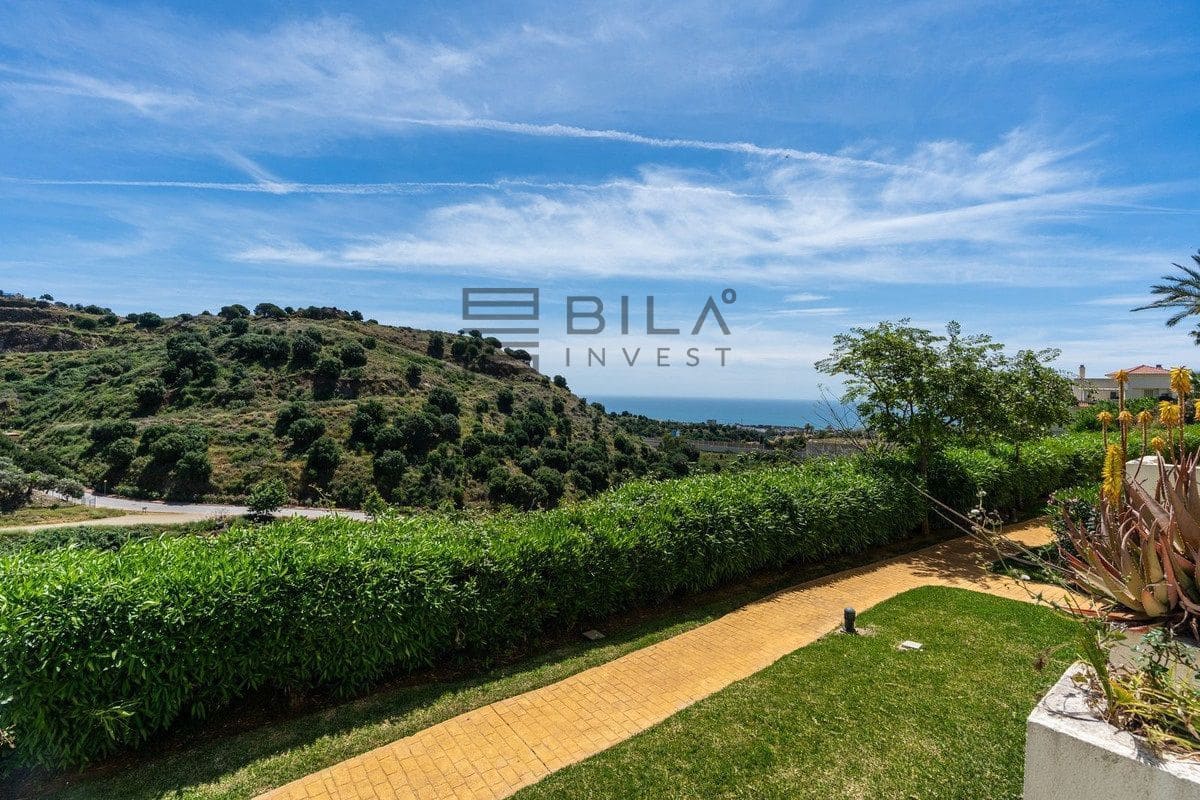 2 slaapkamer Penthouse te koop in Calahonda met zwembad - € 395.000 (Ref: 9828209)