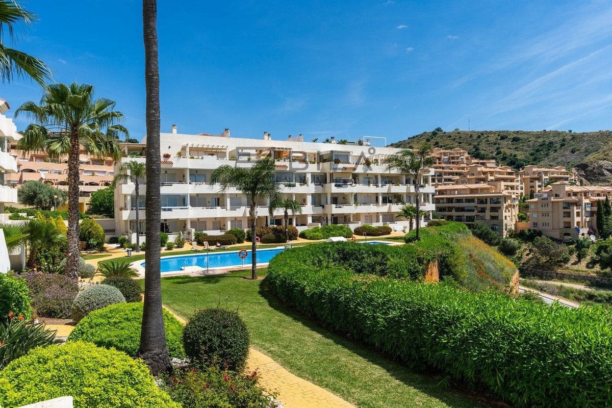 2 slaapkamer Penthouse te koop in Calahonda met zwembad - € 395.000 (Ref: 9828209)