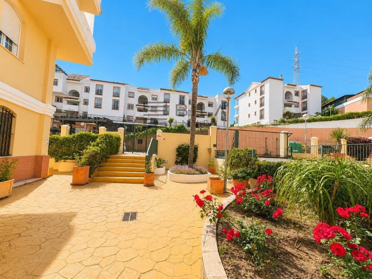 2 slaapkamer Flat te koop in Riviera del Sol met zwembad garage - € 338.000 (Ref: 9828210)